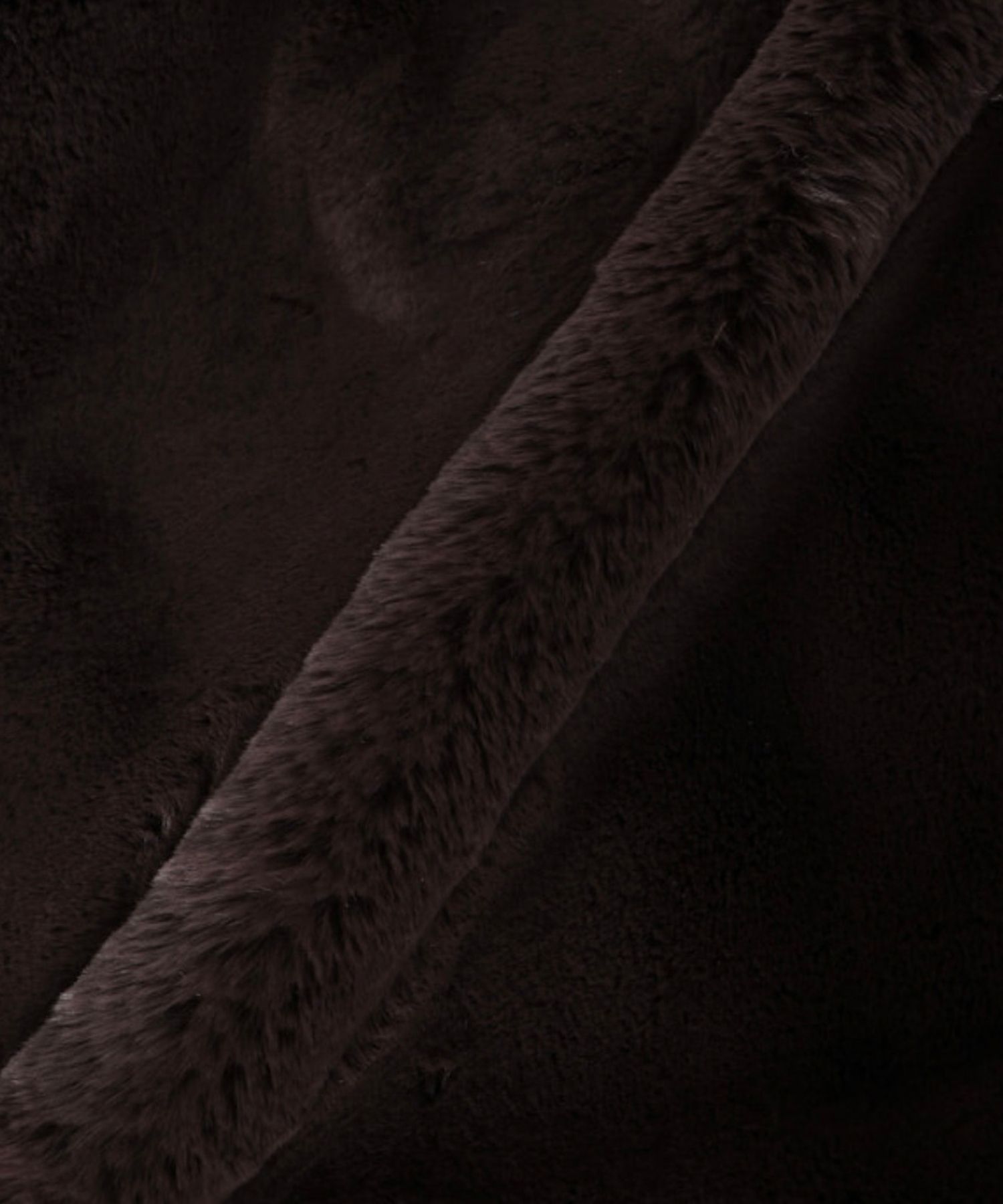エコファージレ Lush Faux Fur (カカオブラウン) ポリエステル / Vネック/ 裏地あり / 031-6309601