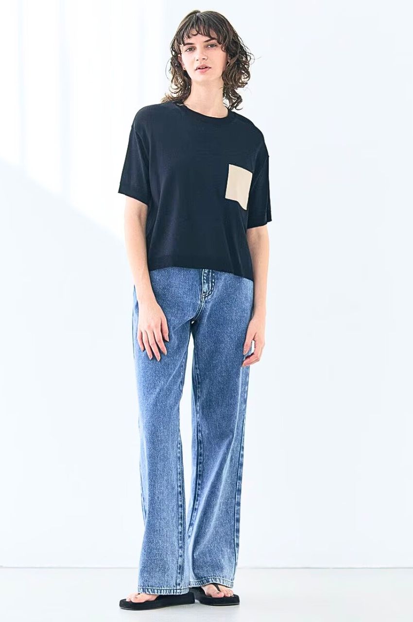 NADIA / レザーポケット付き半袖ニットTシャツ(ネイビー) レーヨン / ストレッチ / クルーネック/ 手洗い可/  KRCWGM0404