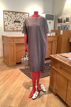 round halfsleeve dress (グレー) コットン100% / クルーネック  / 両サイドスリット