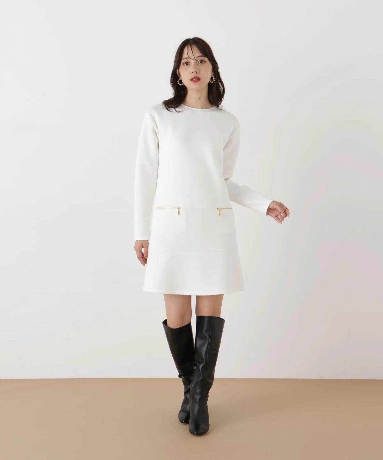 バイカラードッキングミニワンピース(ホワイト)ポリエステル / ストレッチあり / 裏地無し / 後ファスナーあき / ひざより上の丈 / 0316140130