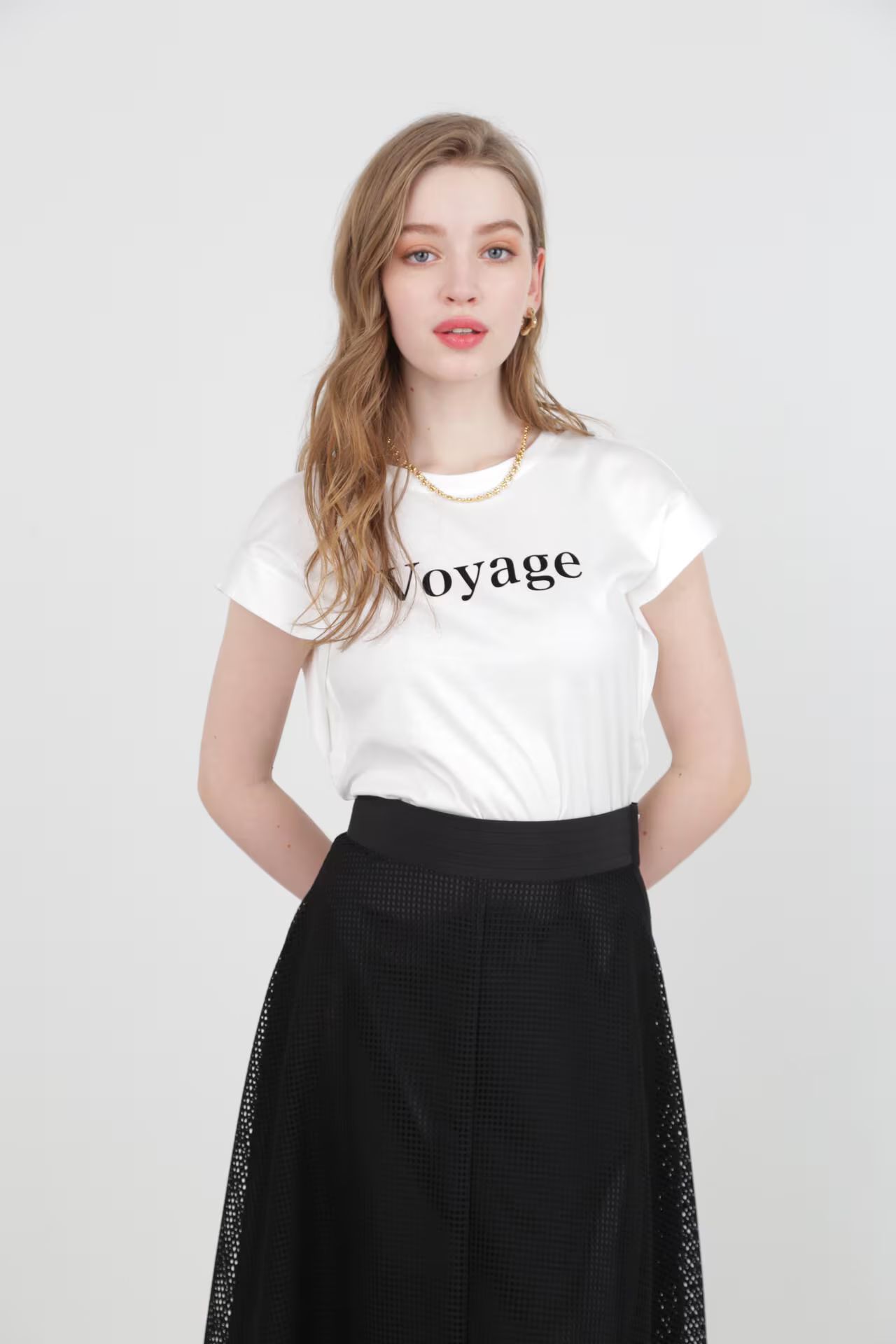 VoyageプリントTシャツ（ホワイト）綿 100% / ストレッチ / ドロップショルダー / ウォッシャブル / 日本製