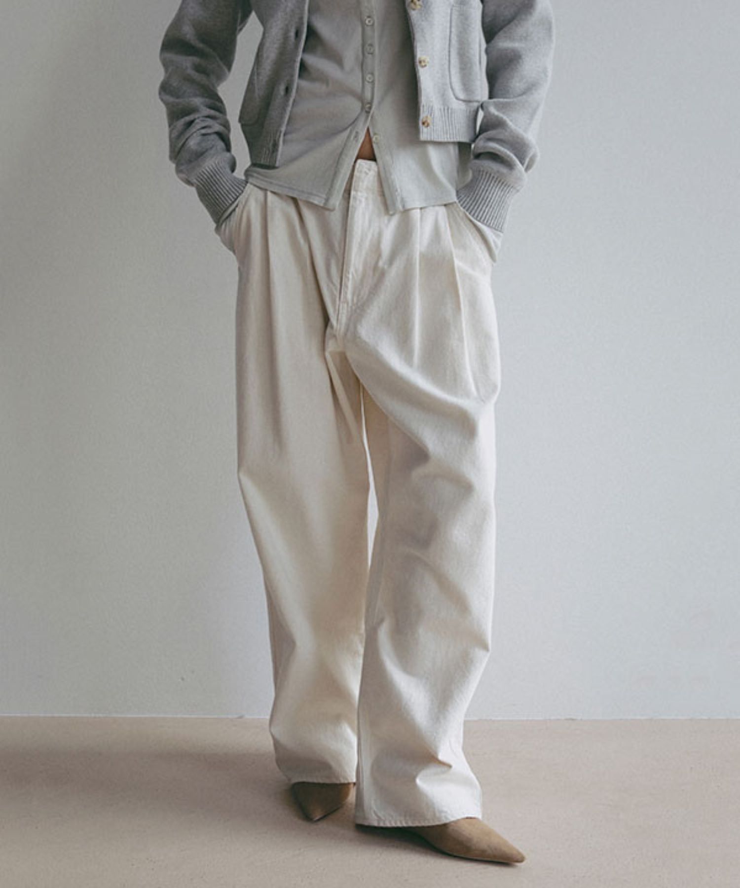 デニムタックワイドパンツ (OFF WHITE) 綿 / ライトオンス / フロントタッ ク / 手洗可 / 1226122056