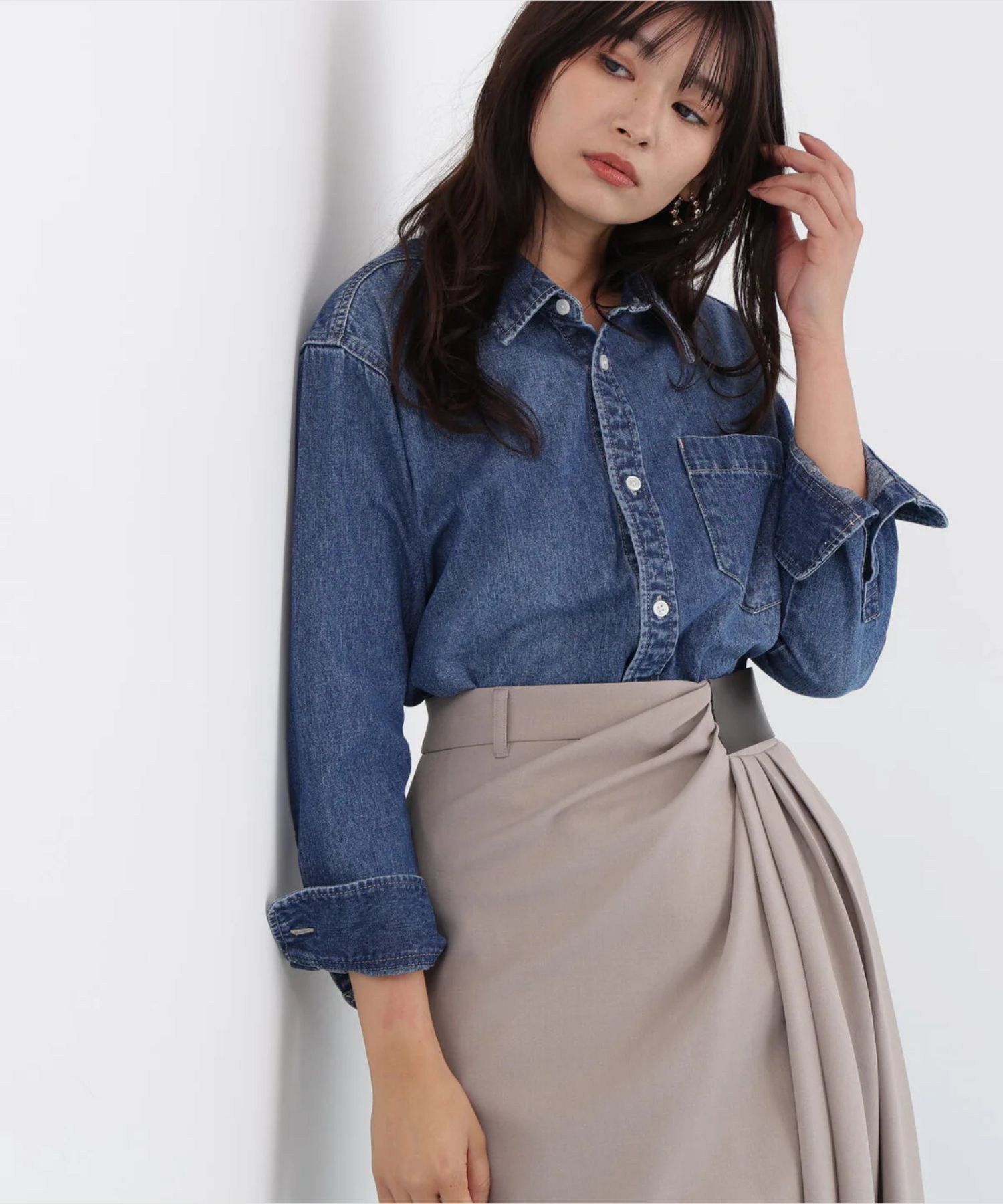 ネックリボンデニムシャツ(インディゴ)コットン100% / ストレッチなし / ボタンあき / 取り外しボウタイ付き / 胸ポケット×1 / 0316110108