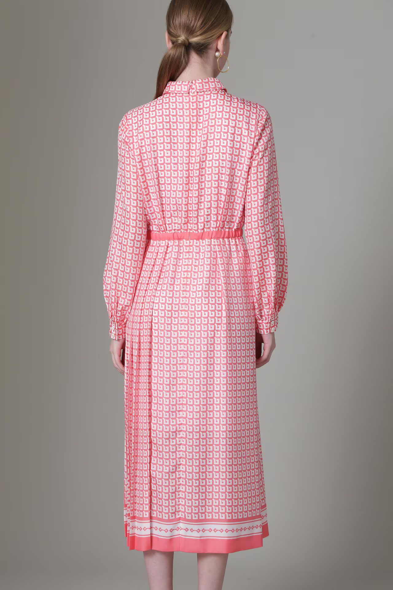 [URBAN PRECIOUS] ジオメトリックプリントワンピース (ピンク) / ポリエステル 100% / 裏地付き / 共布リボン付 / 0315140111