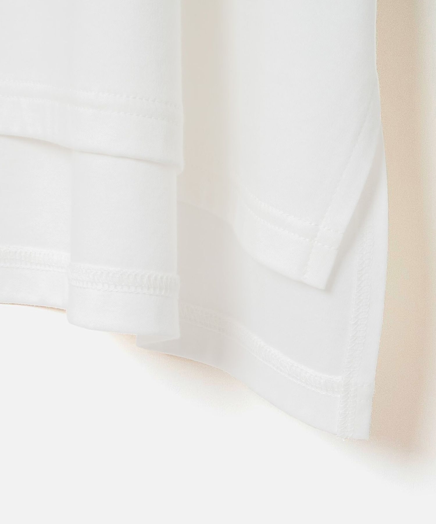 Tuck Sleeve Cut and Sew (オフホワイト) 綿 / 袖口タック / 裾スリット / 手洗可 / MK261-13255