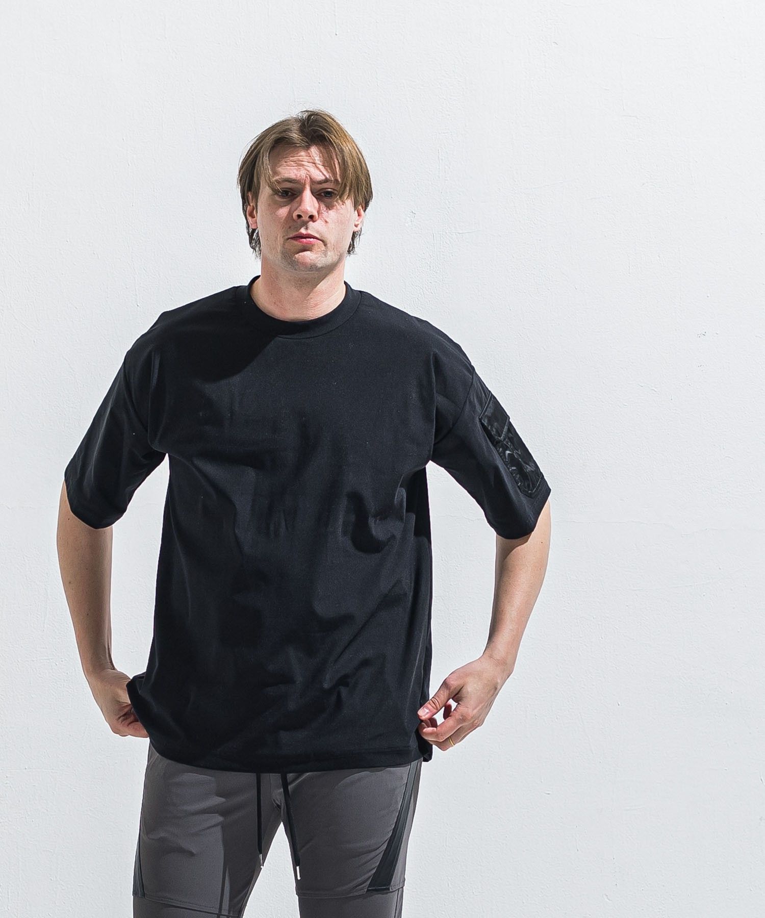 militaryPocket nylon OVER  TEE (BLACK) ナイロン/ ストレッチ / 袖ポケット付き /速乾性 / 手洗可  /  RC40-T-008