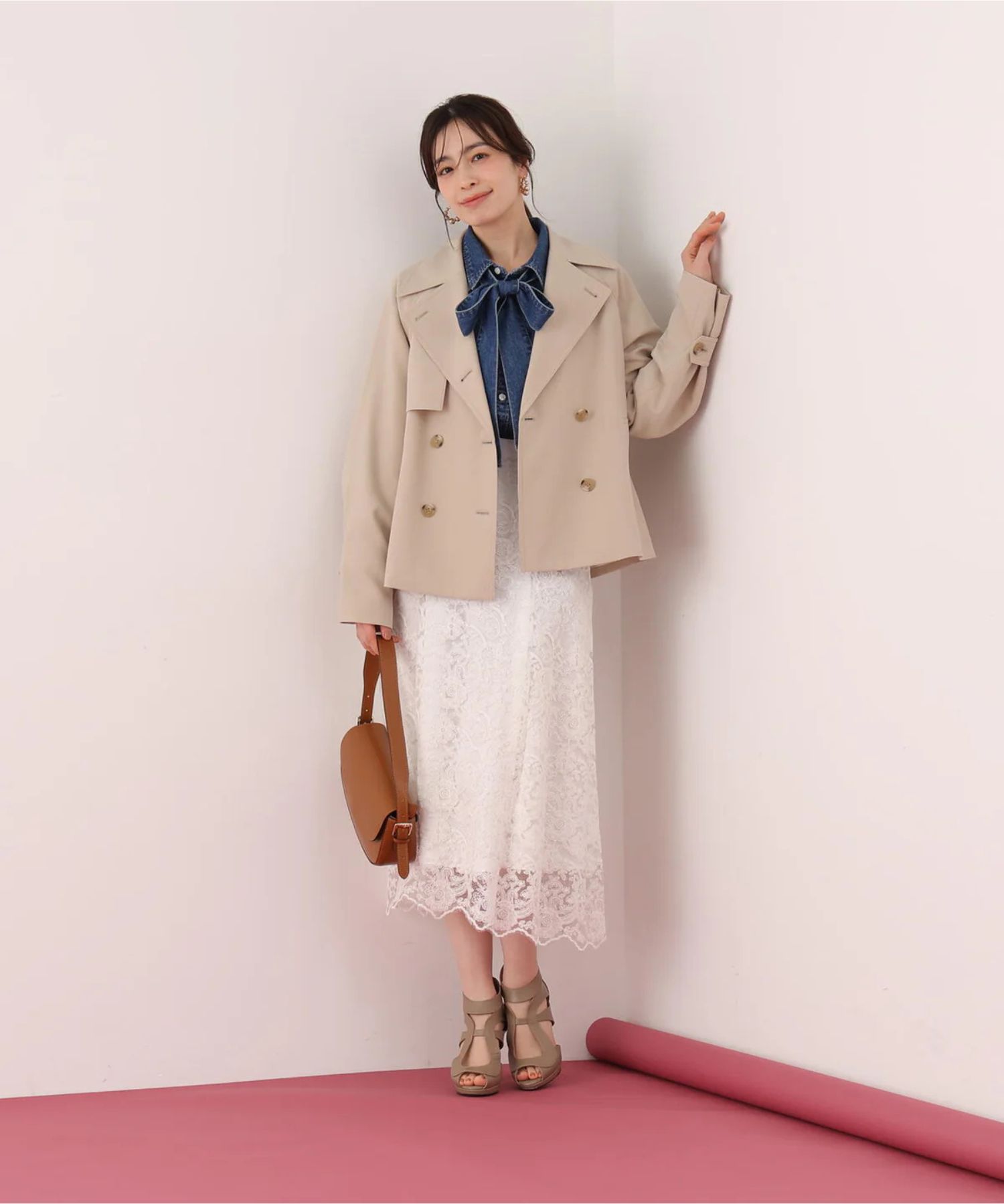 ソフトオックスショートトレンチコート(ベージュ)ポリエステル / ストレッチあり / 前釦あき / 前ポケット×2 / 0316151221