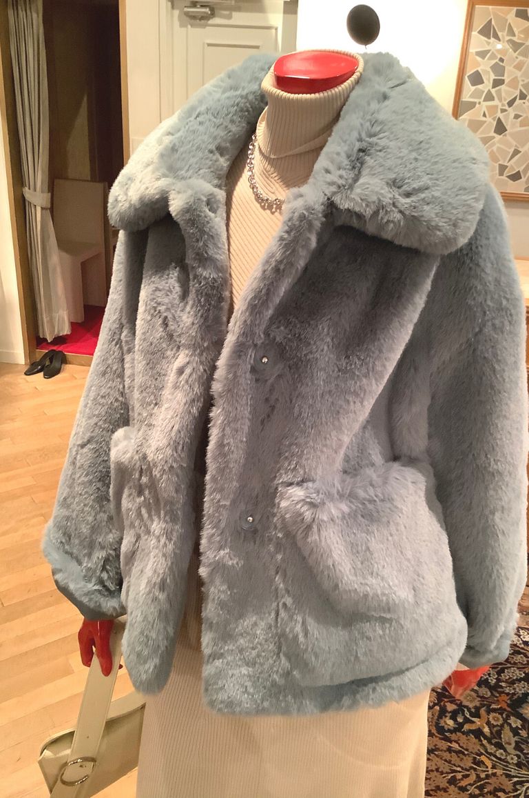 jakke - Traci Faux Fur Blue / フェイクファージャケット | LA FEMME