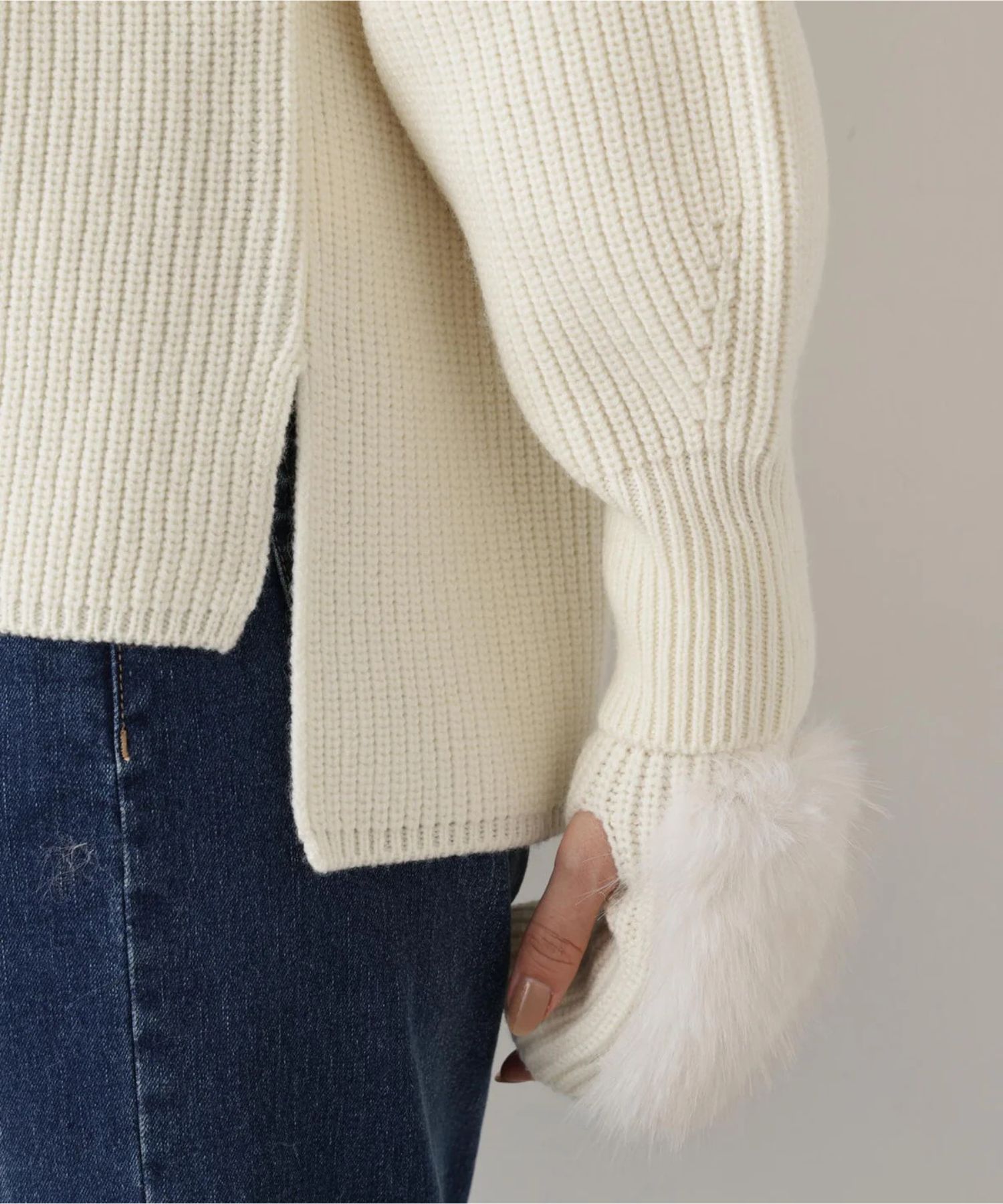 ファーグローブ付き畦ニットプルオーバー(ホワイト)毛 / 脇スリット / ストレッチあり / 0315270126