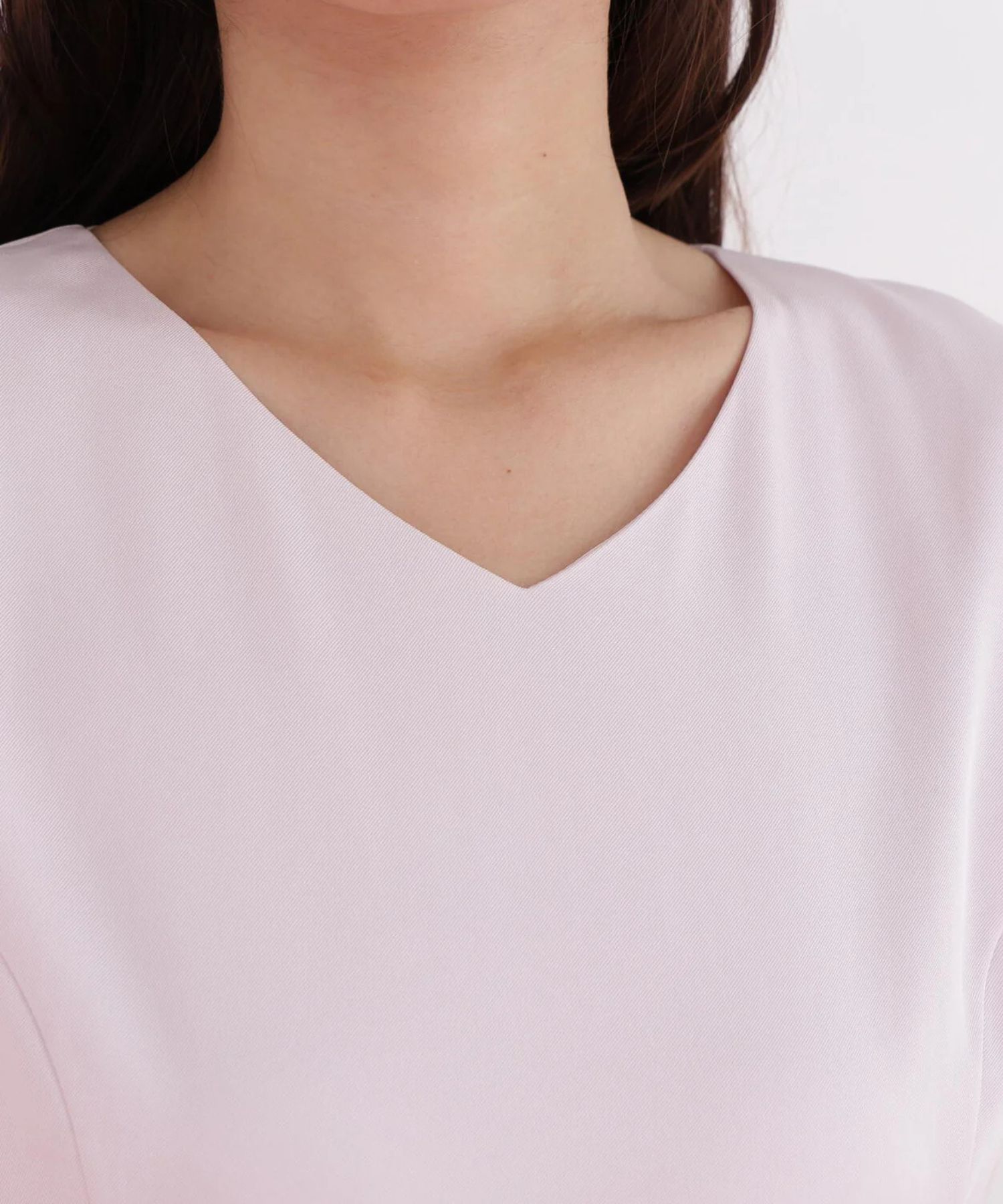 ハイツイストワンピース(ピンク)トリアセテート / 裏地付き / 後ファスナー / 後裾にベンツあり / 膝がちょうど隠れる丈 / ストレッチあり / 共地ベルト付き / 0316940099