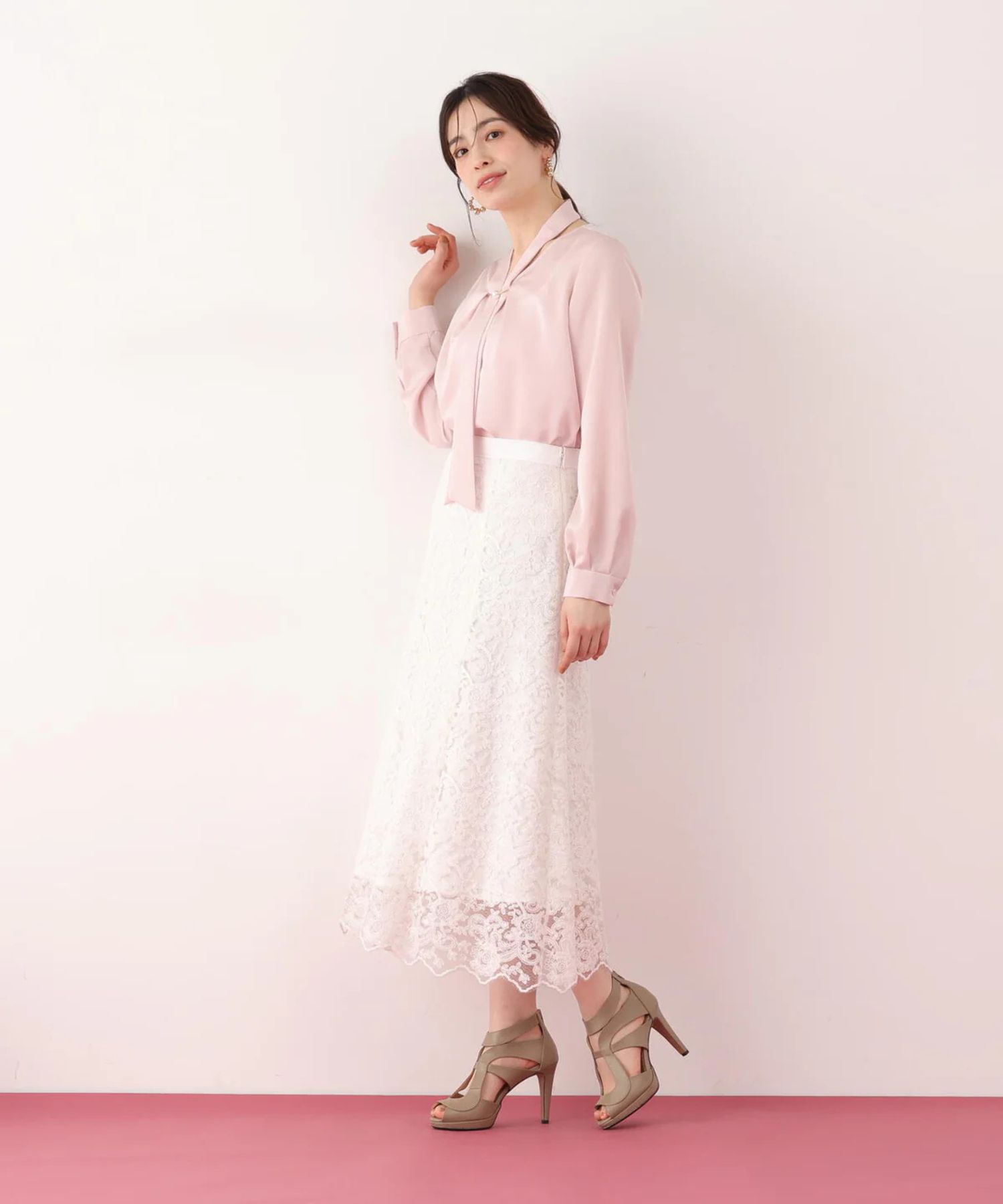 2WAYボウタイブラウス(ピンク) ポリエステル / ストレッチ無し / 裏地無し / 後ろ衿ぐりなみだ開きあり / 0316110222