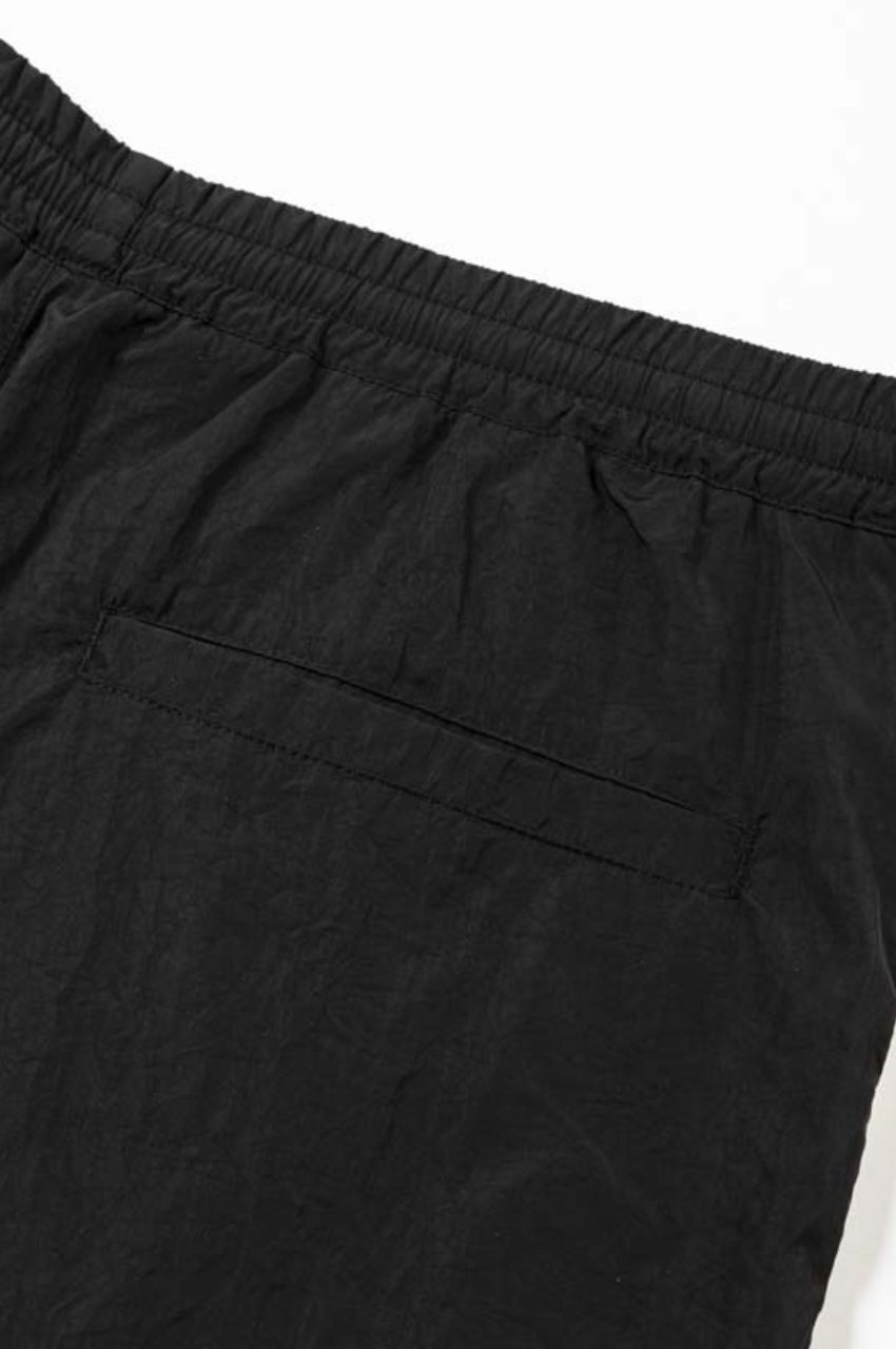 TAPE DESIGN NYLON PANTS  (ブラック) ナイロン / 軽量 / 裾ドローコード付き / セットアップ対応 / 15081RG