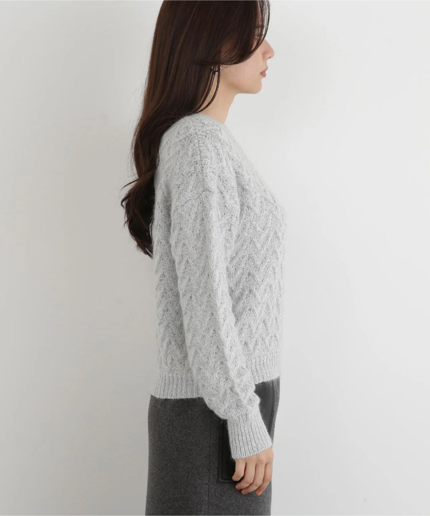 ラメケーブルニットプルオーバー(シルバー)ナイロン / 裏地なし / ストレッチあり / 0315270112