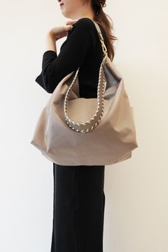 ナイロンワンショルダートート(トープ)  ナイロン / ショルダー付き / A4サイズ収納可