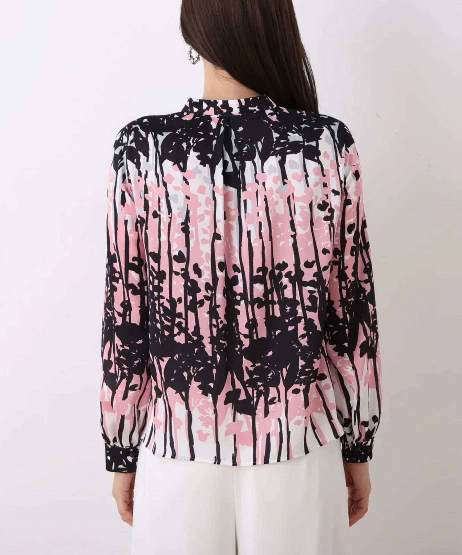 インクフォレストプリントリボンブラウス(ピンク系)ポリエステル / ウォッシャブル / 手洗い可 / ストレッチなし / 裏地なし / かぶって着用 / 0316110200