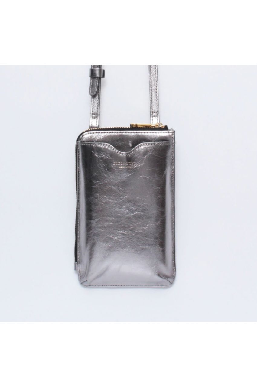 ADRIA / V-1307 / Silver / メタリックレザー スマートフォンポシェット（シルバー）アドリア / 牛革 / ショルダーバッグ / ストラップ調整可 / iPhone14ProMaxまで入る / 日本製【正規販売店】