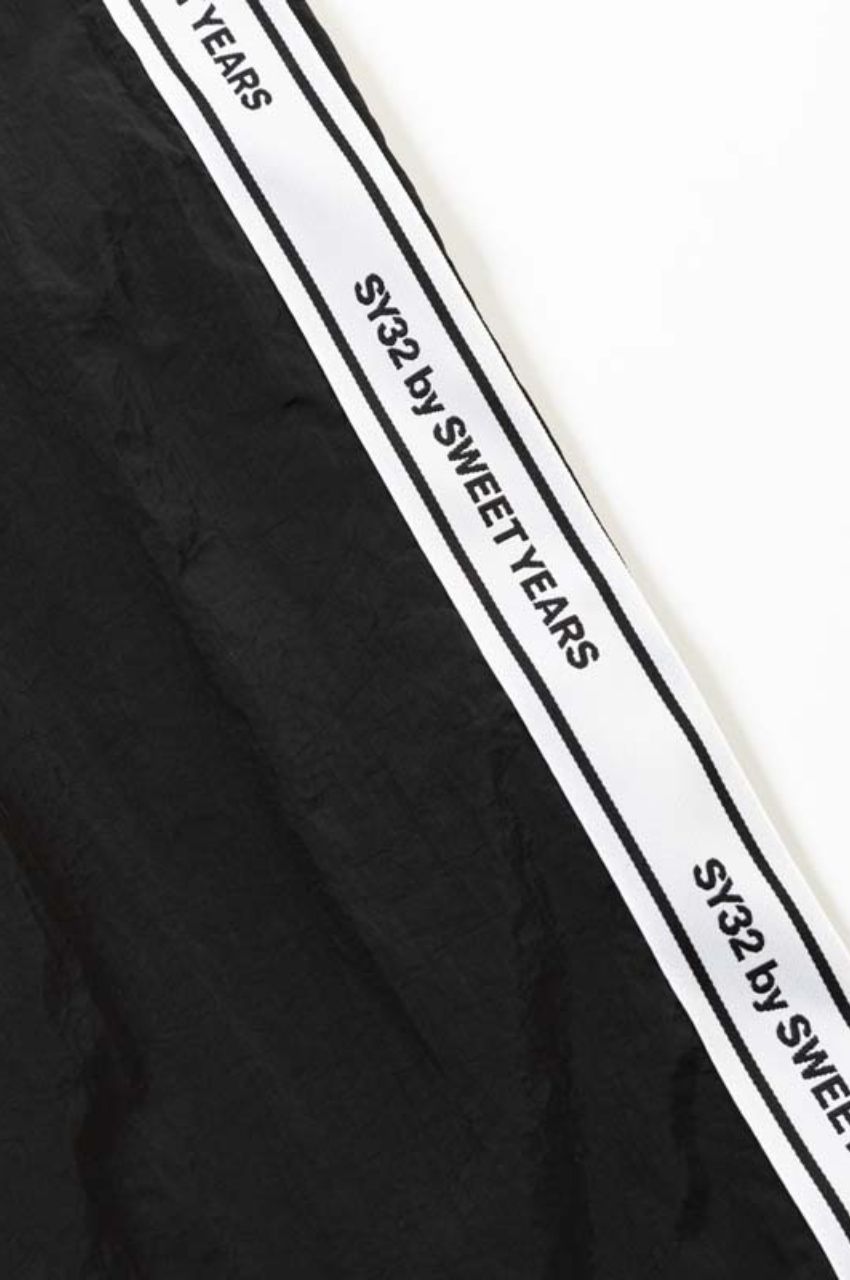 TAPE DESIGN NYLON PANTS  (ブラック) ナイロン / 軽量 / 裾ドローコード付き / セットアップ対応 / 15081RG
