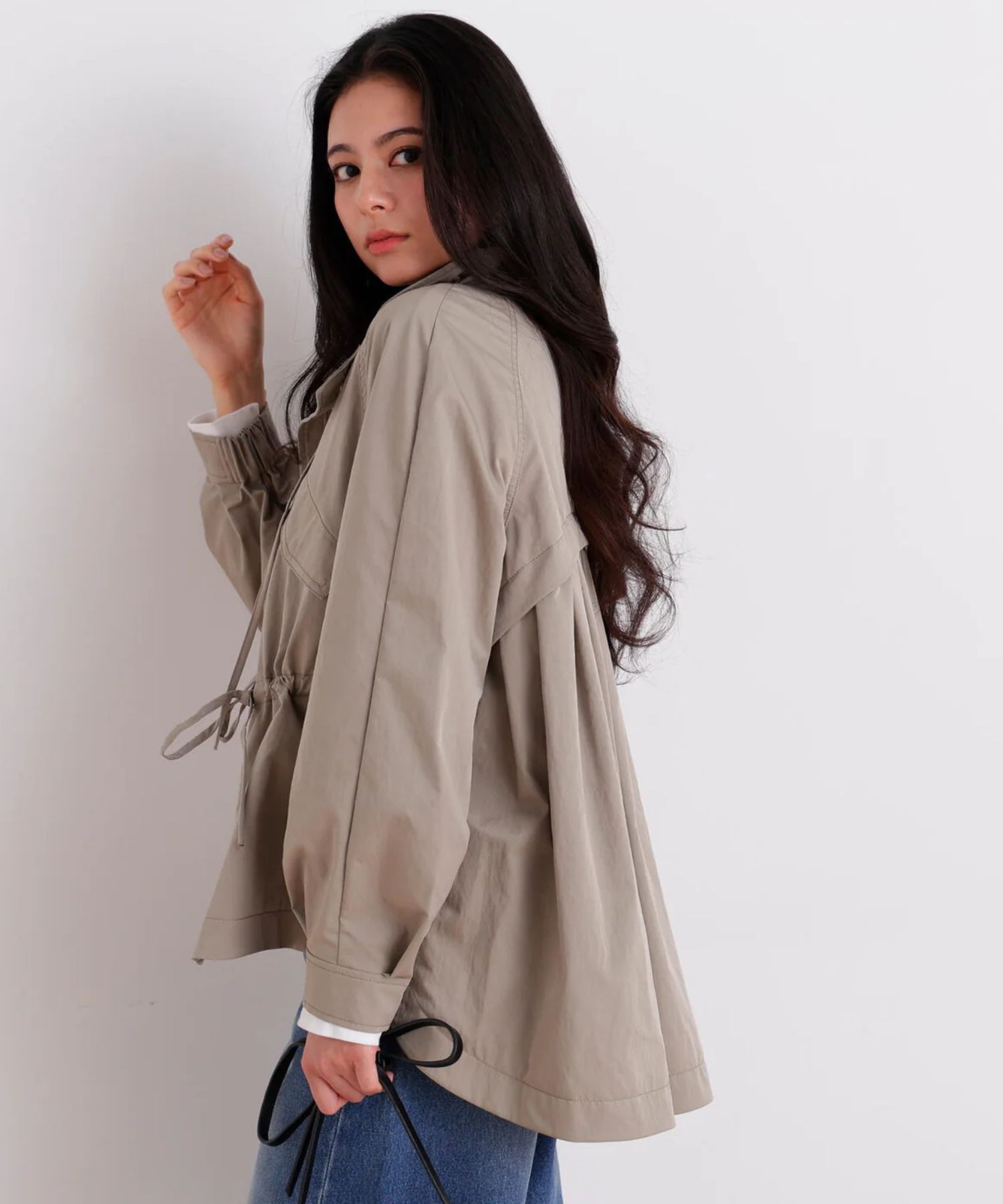 ストレッチツイルマウンテンパーカー(カーキ)ポリエステル / ストレッチあり / 裏無し / 両脇ベンツあき / 前ファスナー開き+ドットボタン / 0316155217