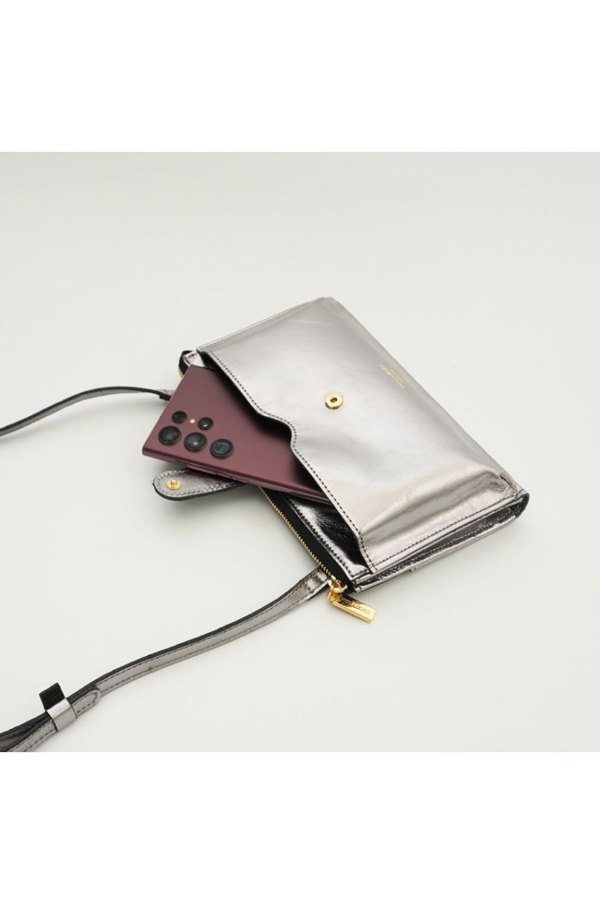 ADRIA（アドリア）V-1338（Silver）メタリックレザー 横型スマートフォンポシェット / 牛革 / iPhone14ProMax入る