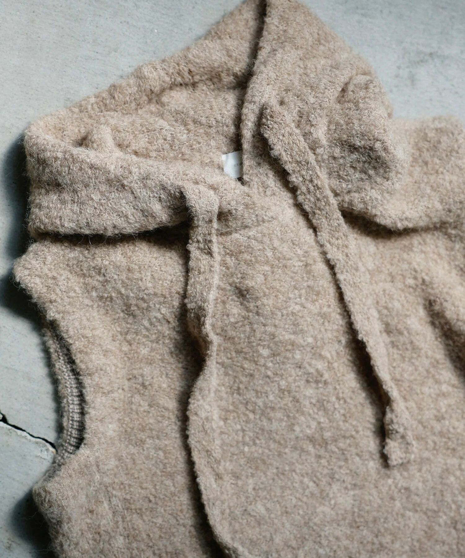 alpaca loop hoodie vest (BEIGE) アルパカ / 保湿性 / ベビーアルパカ / 静電気防止加工 / 軽量 / CT25318