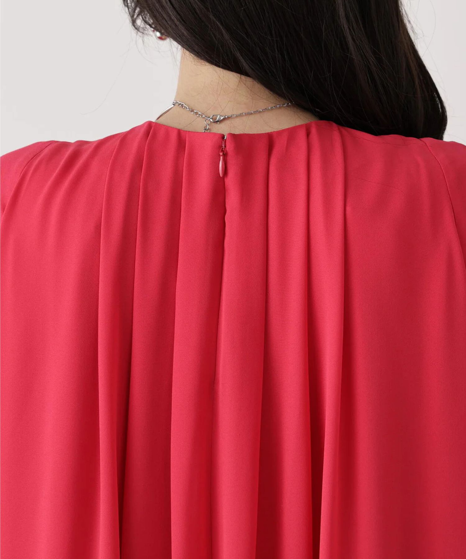 タックフレアジョーゼットワンピース(レッドピンク)ポリエステル / 見頃裏地付き / 後ファスナー / 0315240125