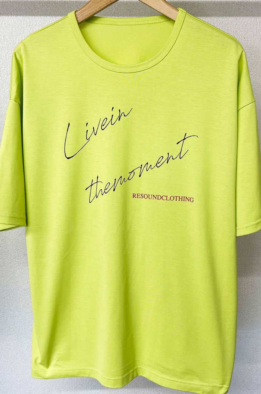 LIVE IN THE MORMENT LOOSE TEE / ロゴメッセージTシャツシャツ
