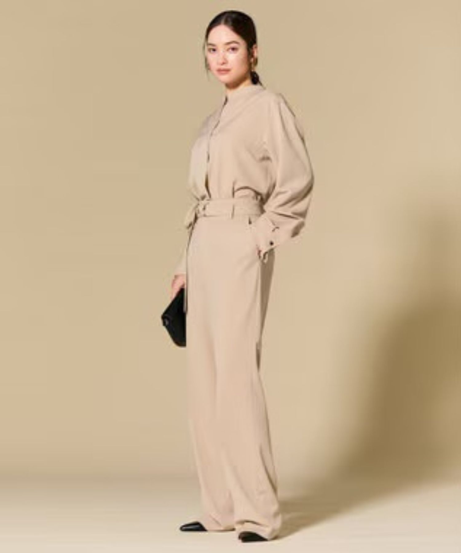 SPHENE / スタンドカラープルオーバーブラウス (Beige) ポリエステル / 長袖 / ストレッチ  / 手洗可 / BLCWLS0103