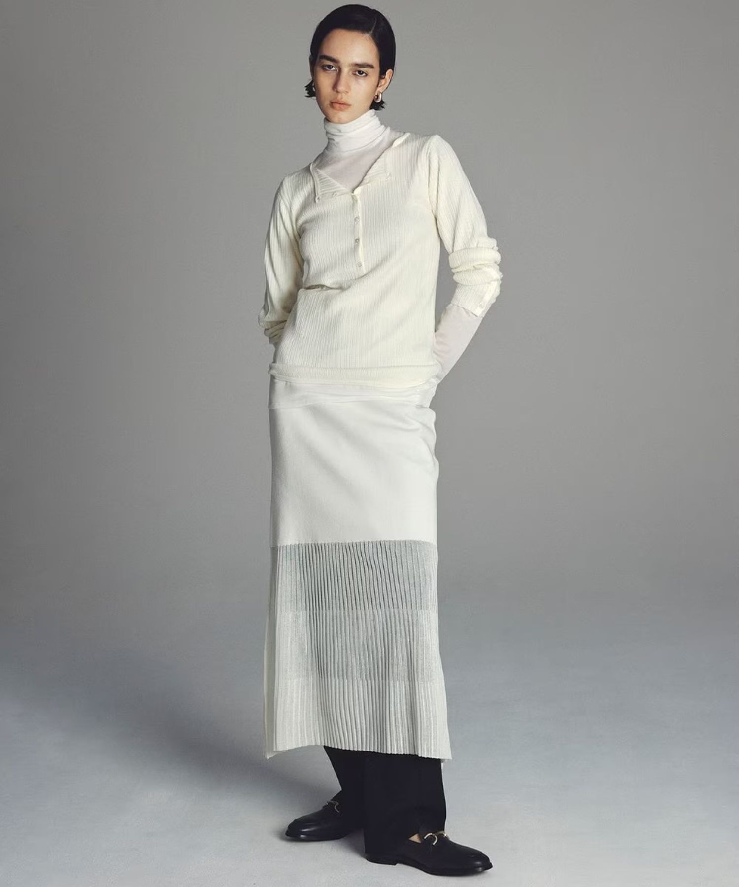 ハイゲージニットヘンリーネックトップス(オフ)ポリエステル / ウォッシャブル / 手洗い可 / KRUVGW1308