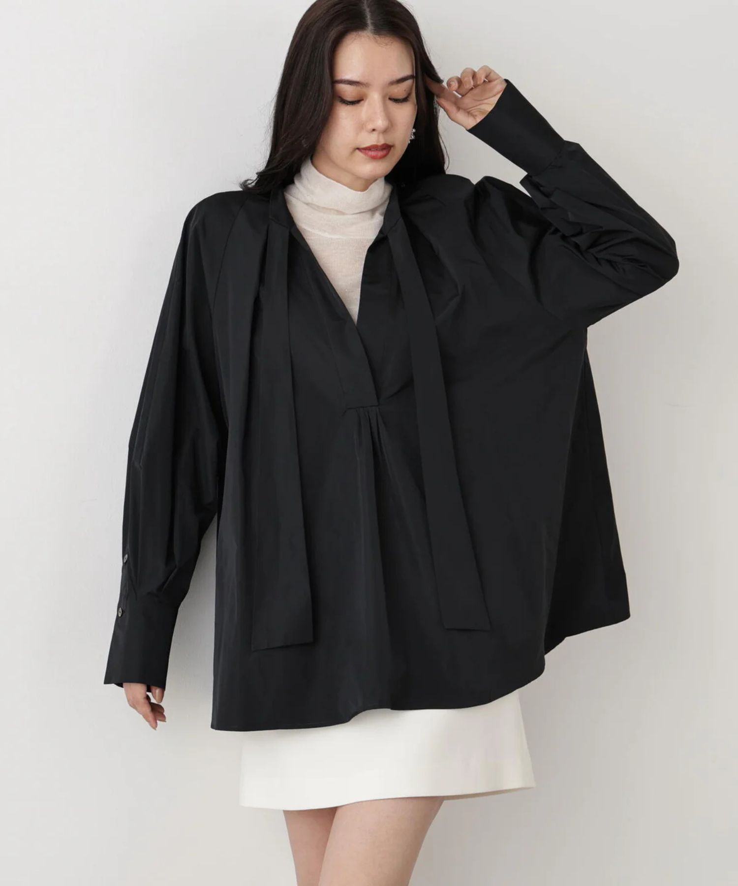 タックフレアボウブラウス(ブラック)ポリエステル100% / 手洗い可 / 形状記憶 / 0315210105