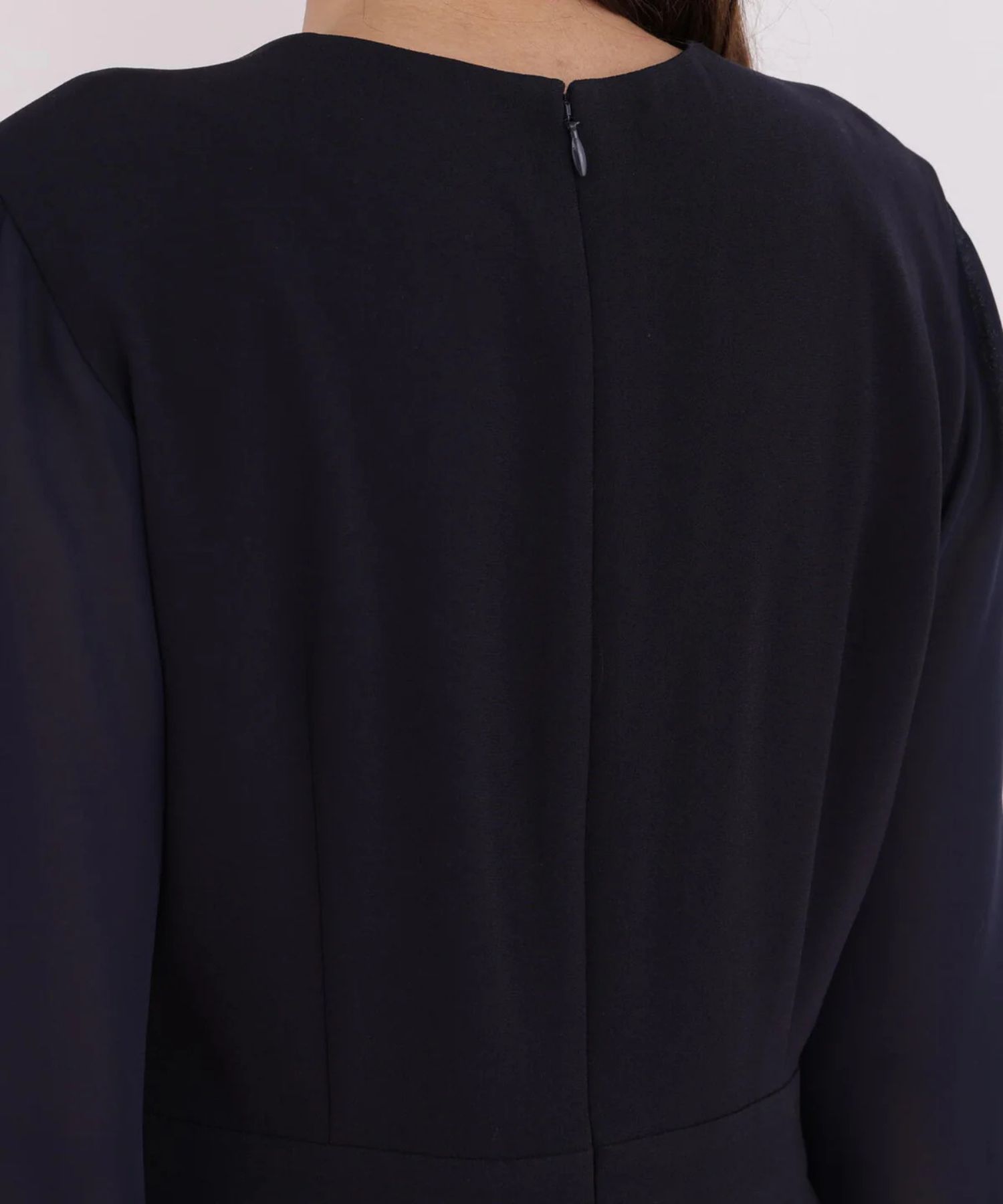 ダイヤモンドネックコンビワンピース(ネイビー)アセテート / ストレッチなし / 身頃裏付き / 後ファスナー / 後ろベンツあり / 膝が隠れる丈 / 0316140112