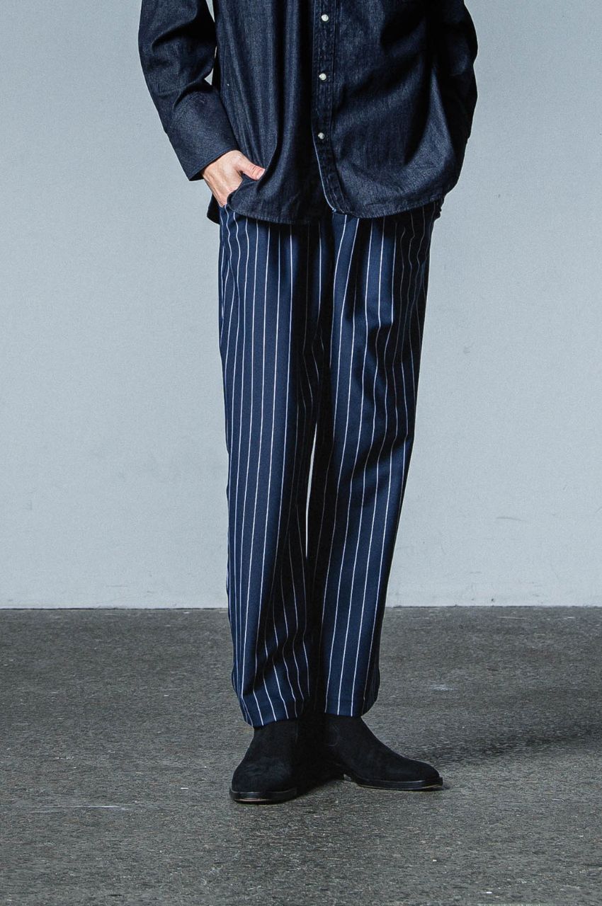 CHRIS EASY WIDE TUCK PANTS (NAVYST) /ポリエステル/ ストライプ柄 / ストレッチ / ワンタック / ベルトループ /  RC33-ST-016WT
