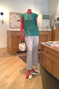 TOMORROWLAND - AIRY CROSS GATHERED BLOUSE / エアリークロス