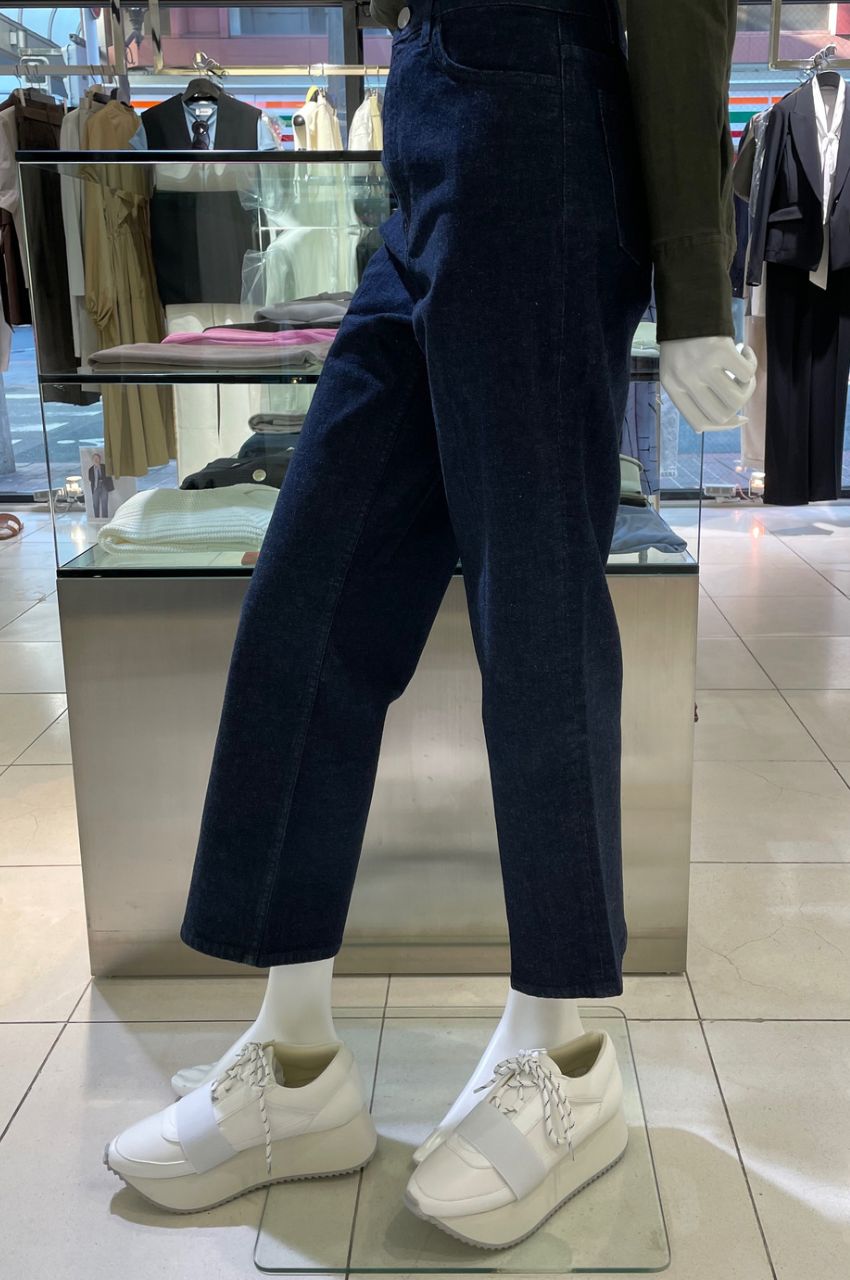 ハイウエストストレートデニムパンツ（インディゴ）ストレッチ / ウォッシャブル / 脚長効果