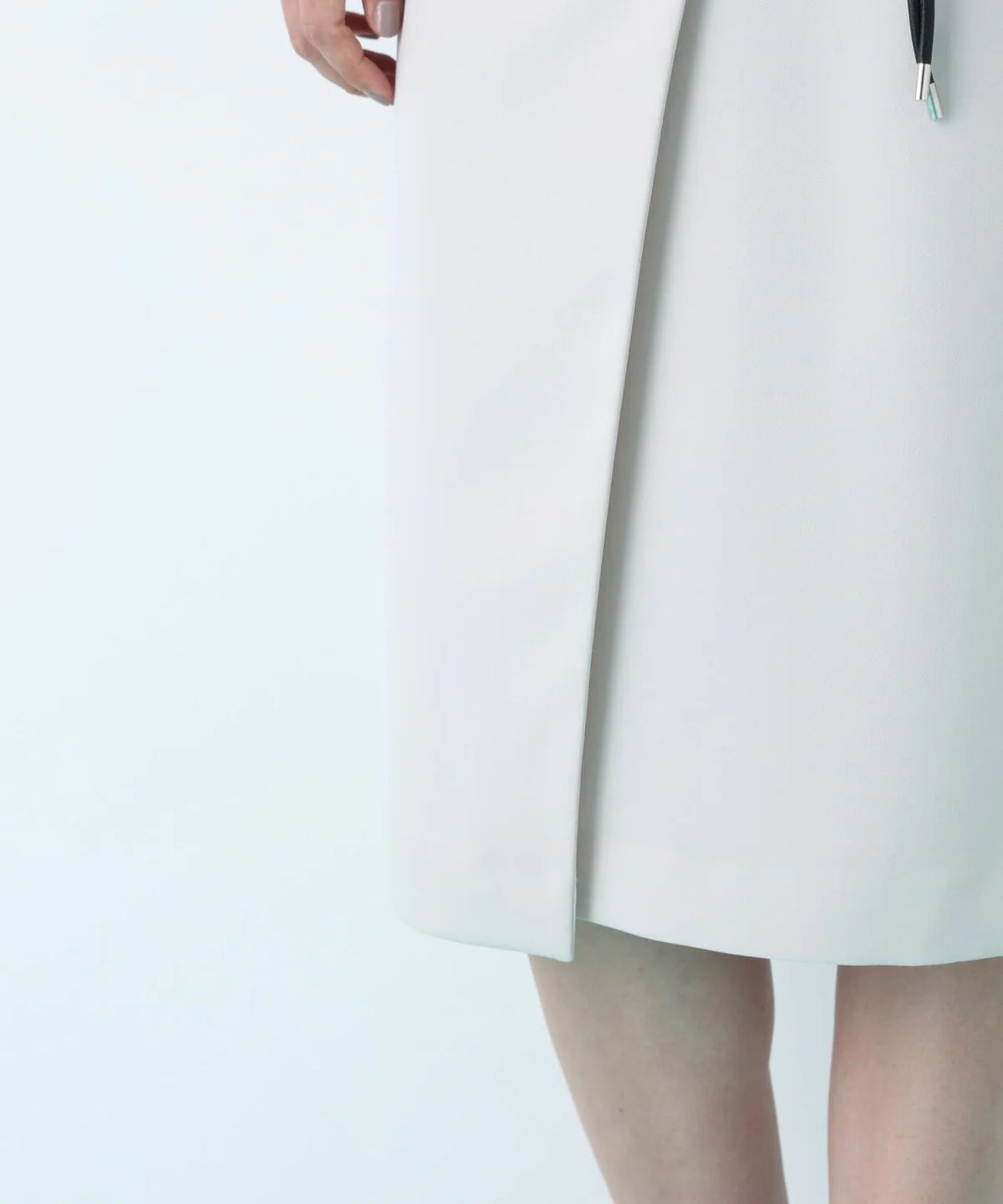 タッククロスウエストワンピース(グレージュ) ポリエステル / ストレッチあり / 裏地付き(袖は裏無し) / 右脇奥にスリットあり / 後ろファスナー開き / 袖下にスリットあり / 0316140219