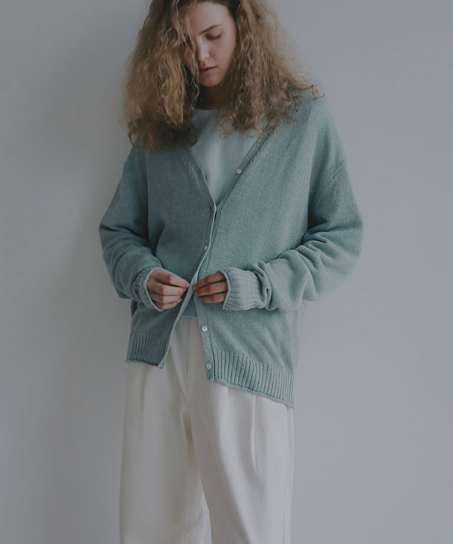 リリヤーンリネンVネックカーディガン(ミント) 麻 / 深めVネック/ 小さめボタン / 1226204094