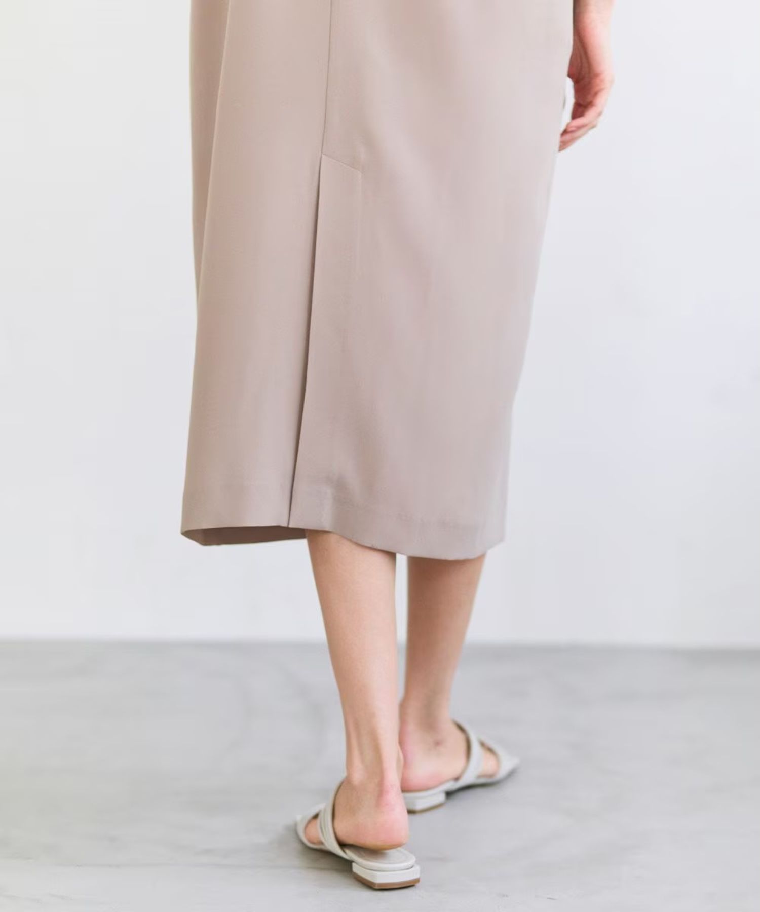 FLEUR / 異素材ネック ロングワンピース (Beige) トリアセテート / ノースリーブ /ゴールドファスナー /手洗可/ OPCWLM0404