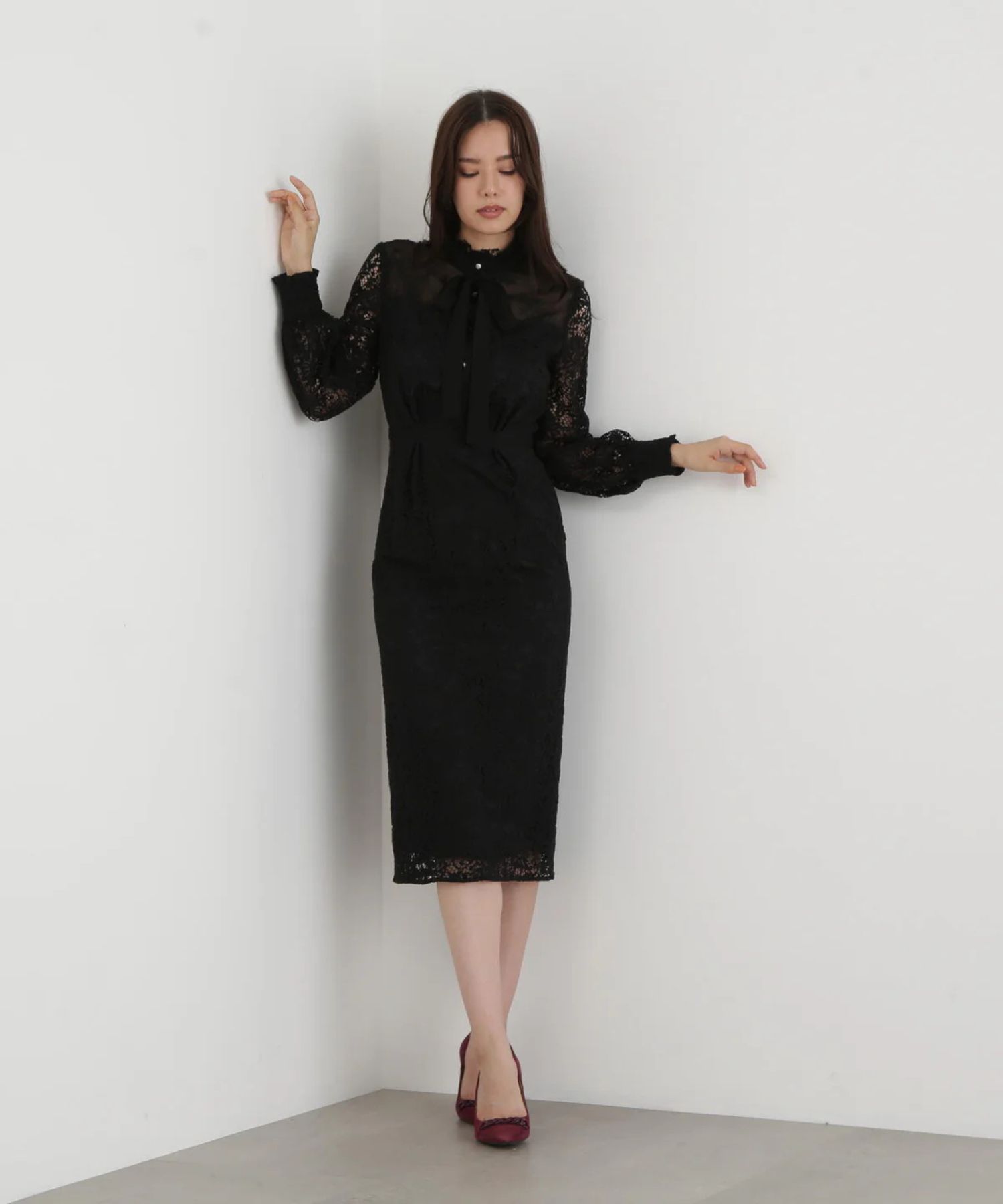 ［URBAN PRECIOUS］フローラルレースワンピース(ブラック)コットン / 裏地つき / 袖口シャーリング / 後ファスナーあき / 後にベンツあり / 0315240124