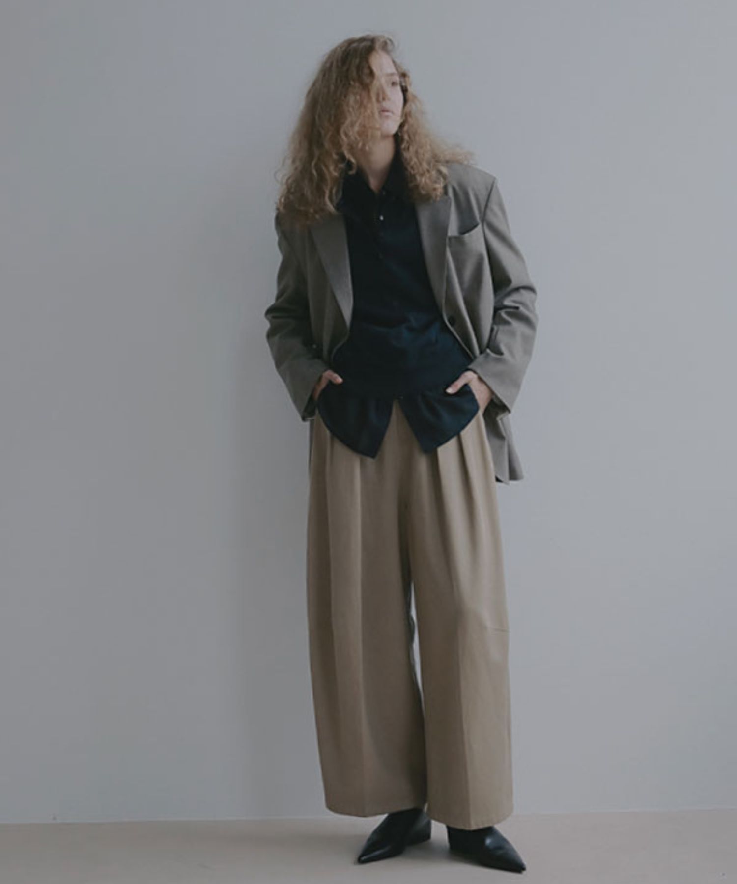 ソフトコットンタックカーブパンツ(ベージュ)綿 / カーブライン / フロントに深めタック / 1226220076