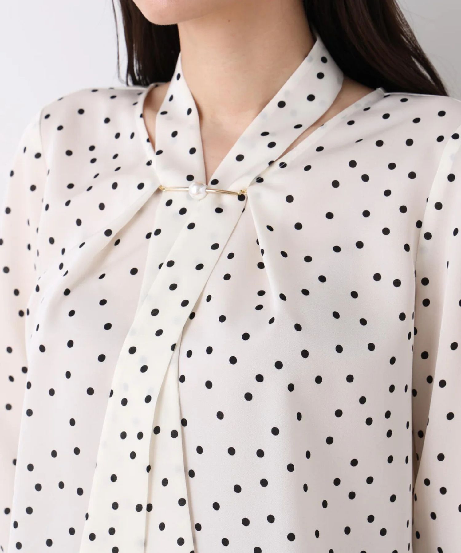 2WAYボウタイブラウス(ホワイト系) ポリエステル / ストレッチ無し / 裏地無し / 後ろ衿ぐりなみだ開きあり / 0316110222