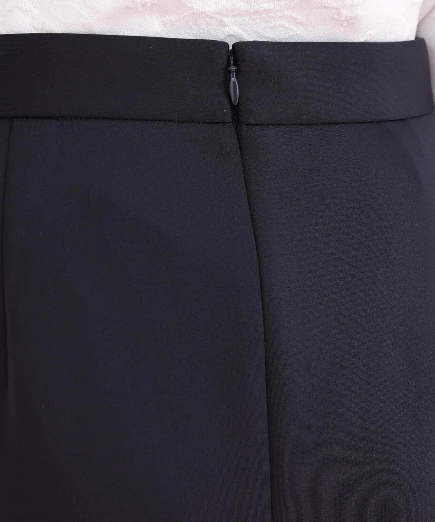 ラッフルヘムジャージスカート(ネイビー)ポリエステル / ストレッチあり / 裏地付き / 前ポケット×2 / 後ろファスナーあき / 後にベンツあり / 0316120116