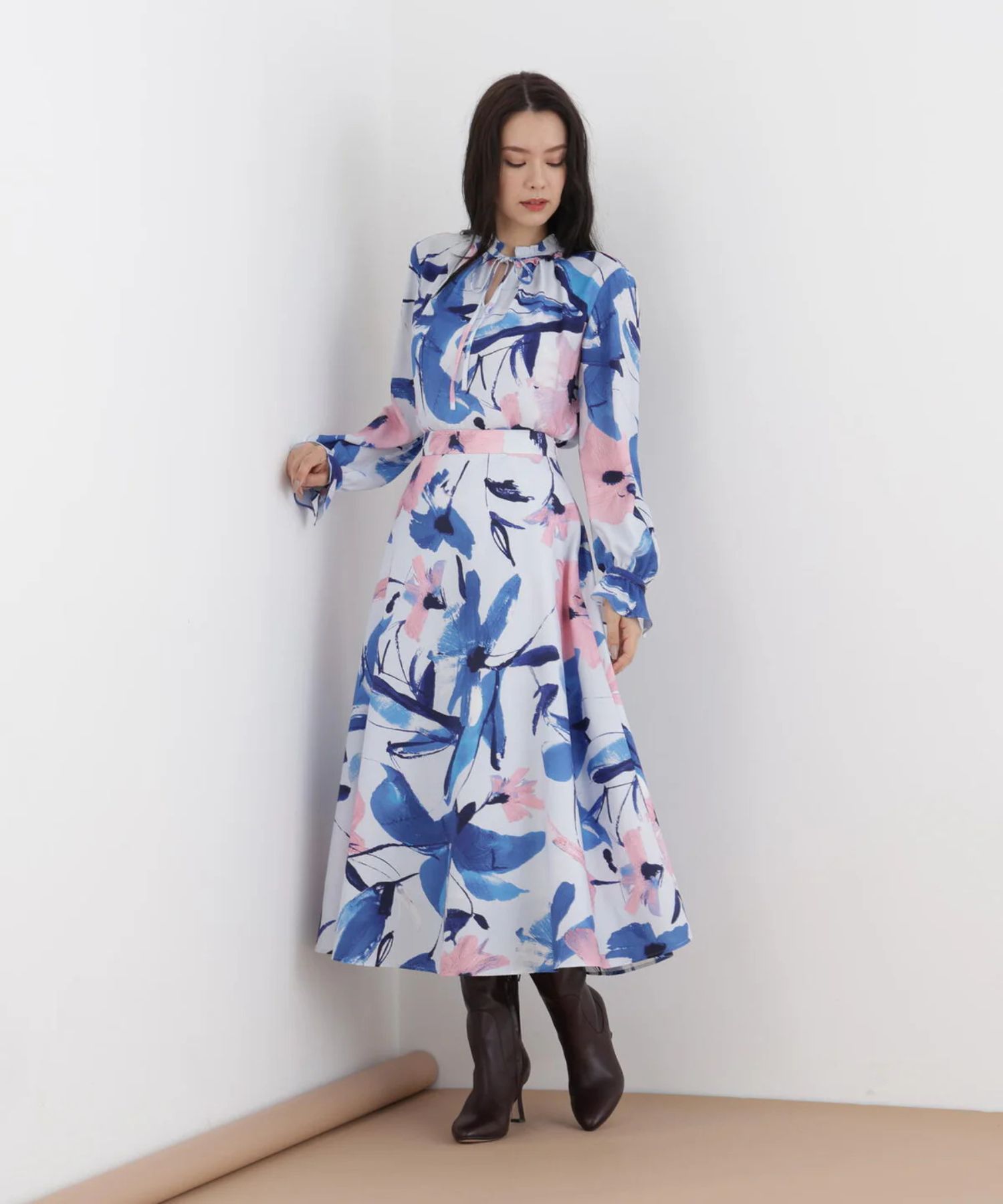 フラワープリントタフタフレアースカート(ブルー系)ポリエステル / ストレッチ無し / 裏地あり / くるぶしくらいの丈 / 脇ファスナーあき / 0316120120