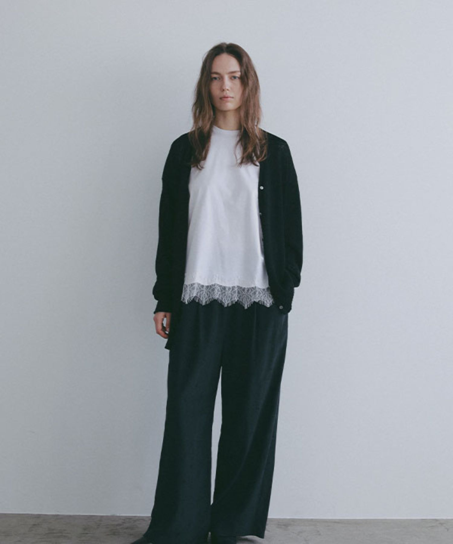 リリヤーンリネンVネックカーディガン(ブラック) 麻 / 深めVネック/ 小さめボタン / 1226204094