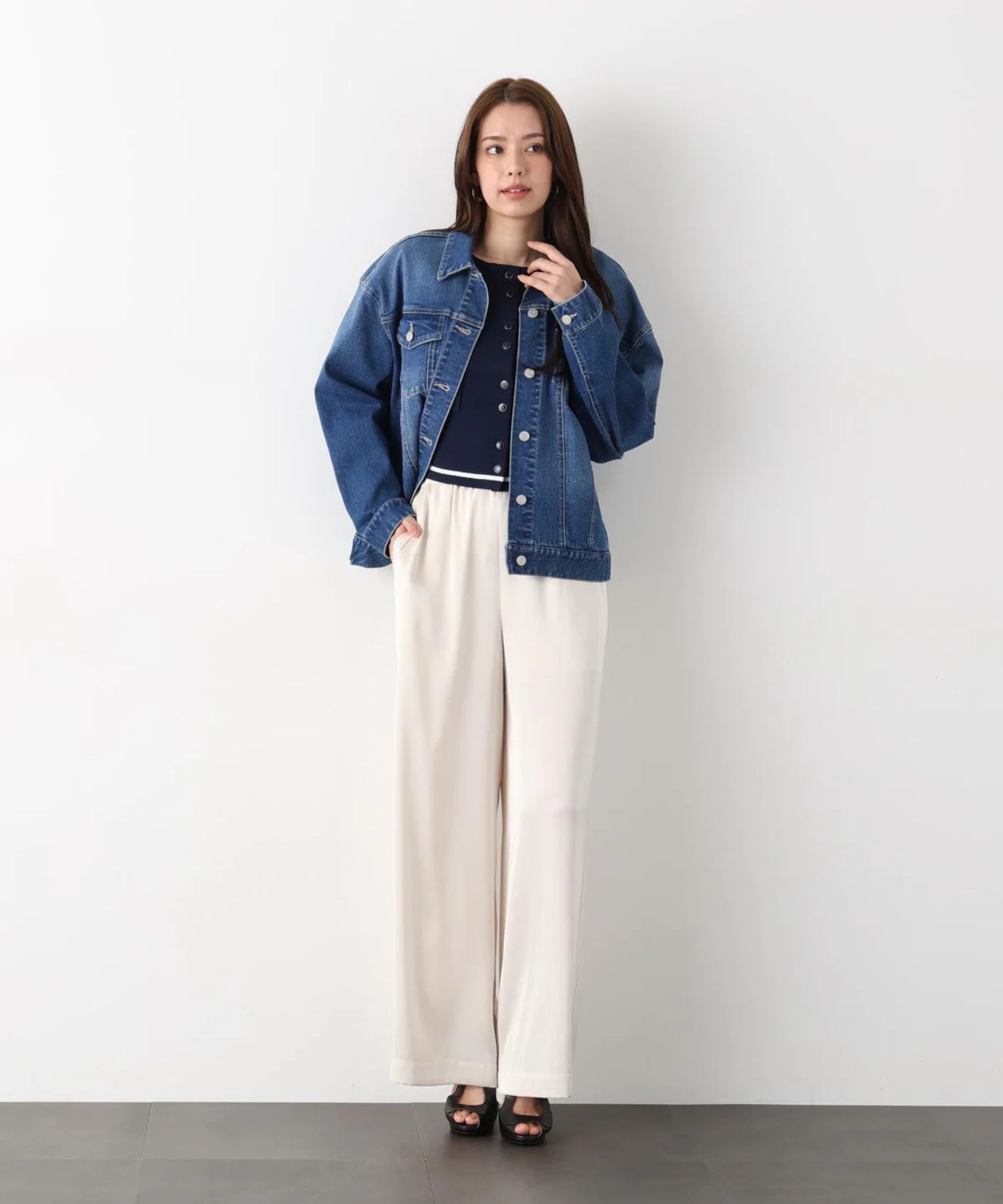 サテンワイドパンツ(エクリュ)ポリエステル / ストレッチ性あり / ショート丈裏地付き / 前ポケット×2 、後ろ飾りポケット×2 / ウエストゴム ＋共ヒモ / 0316130223