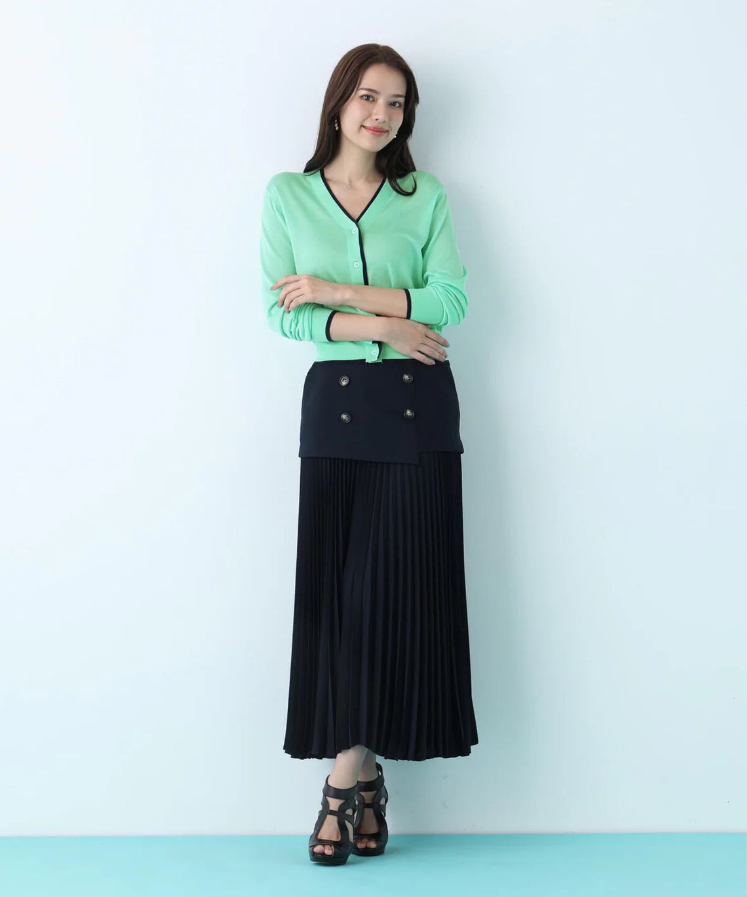 Vネックパレットニットカーディガン(ライトグリーン)再生繊維 / ウォッシャブル / 手洗い可 / ストレッチあり / 前釦開き / 裏地無し / 0316175211