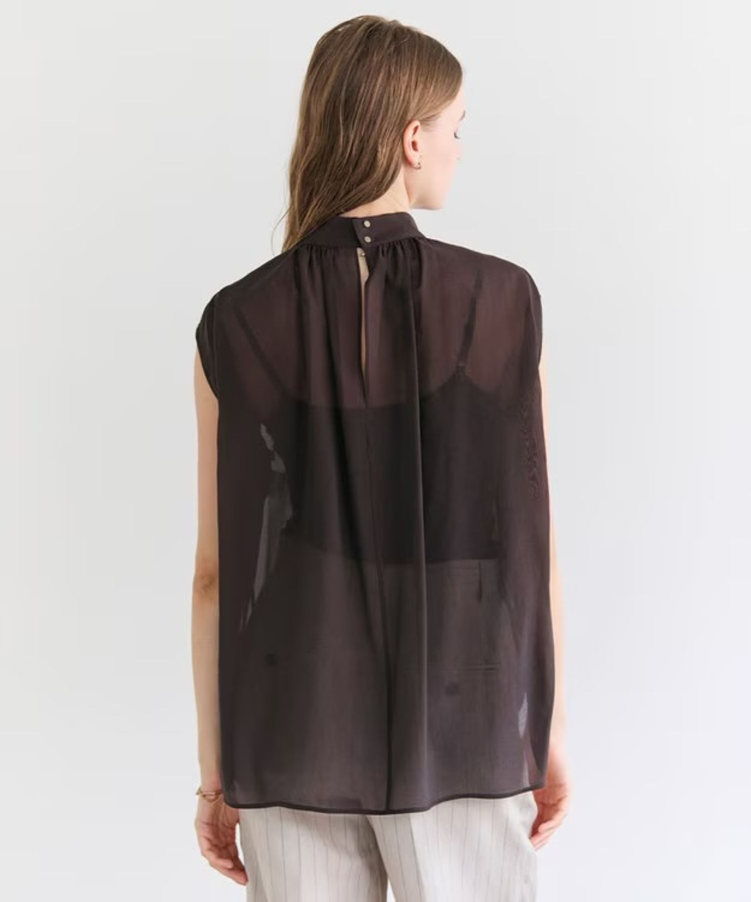 SERAPHIN / ライトシアー ハイネックブラウス (Bordeaux) レーヨン /ノースリーブ/ 透け感 / 手洗可 / BLCWLM0403