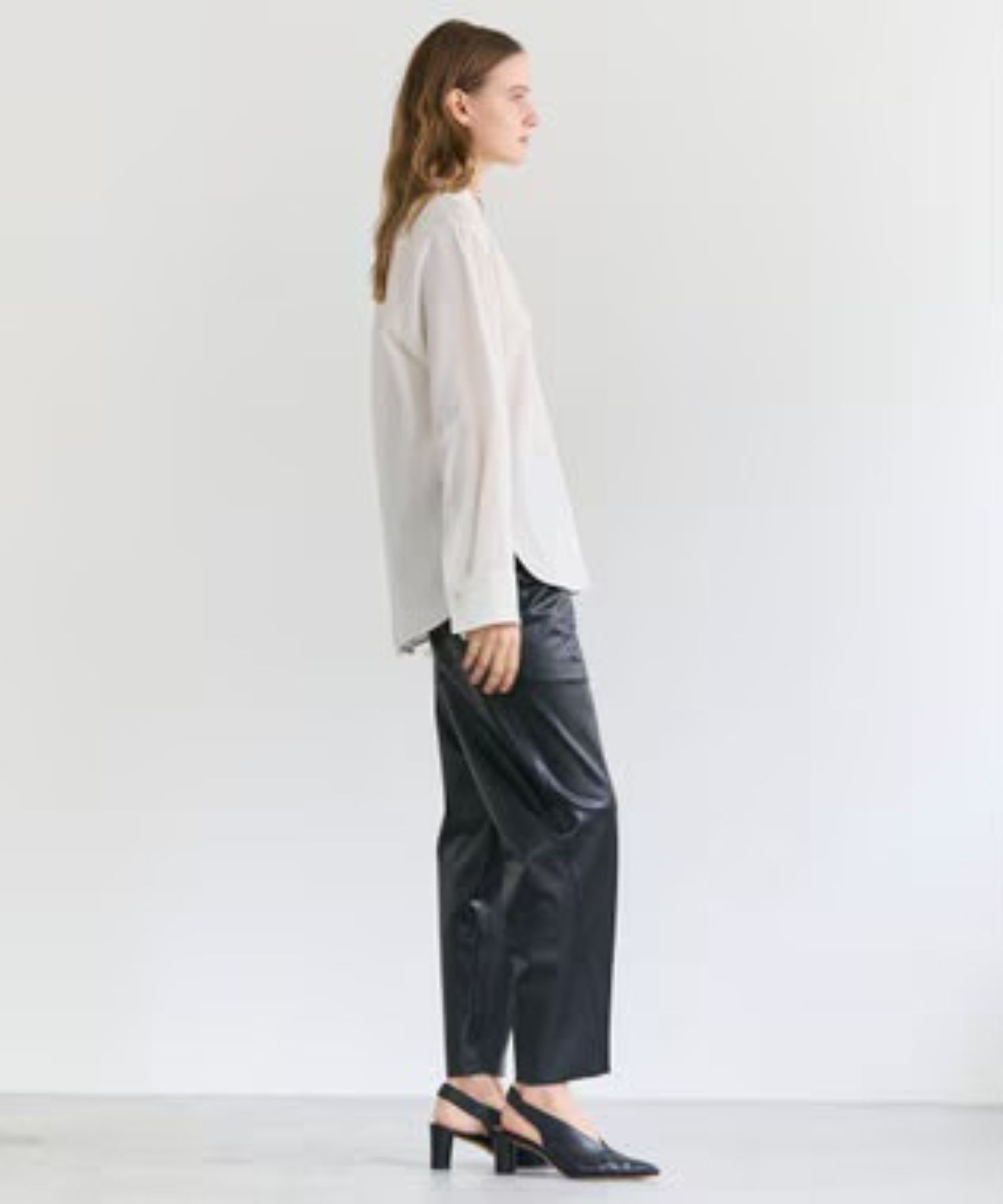 SPHENE / スタンドカラープルオーバーブラウス (Ecru) ポリエステル / 長袖 / ストレッチ  / 手洗可 / BLCWLS0103