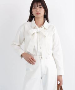ネックリボンデニムシャツ(ホワイト)コットン100% / ストレッチなし / ボタンあき / 取り外しボウタイ付き / 胸ポケット×1 / 0316110108