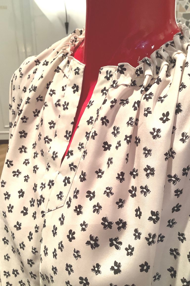 TOMORROWLAND - PETIT FLOWER PRINT NECK GATHER