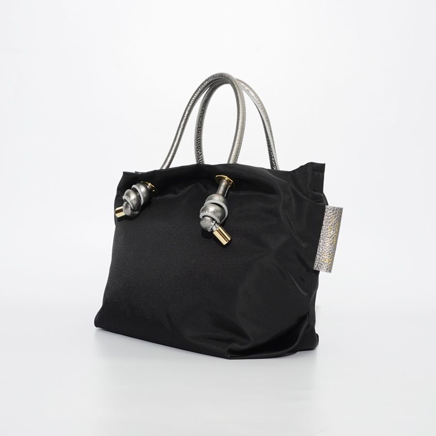 BIANCA / Black × Silver /  V-2224 / ビアンカ / ノットハンドルナイロントート / Sサイズ（ブラック×シルバー）ナイロン / 牛床革（Italian leather）/ 2WAY / ショルダーストラップ付き / V-2224