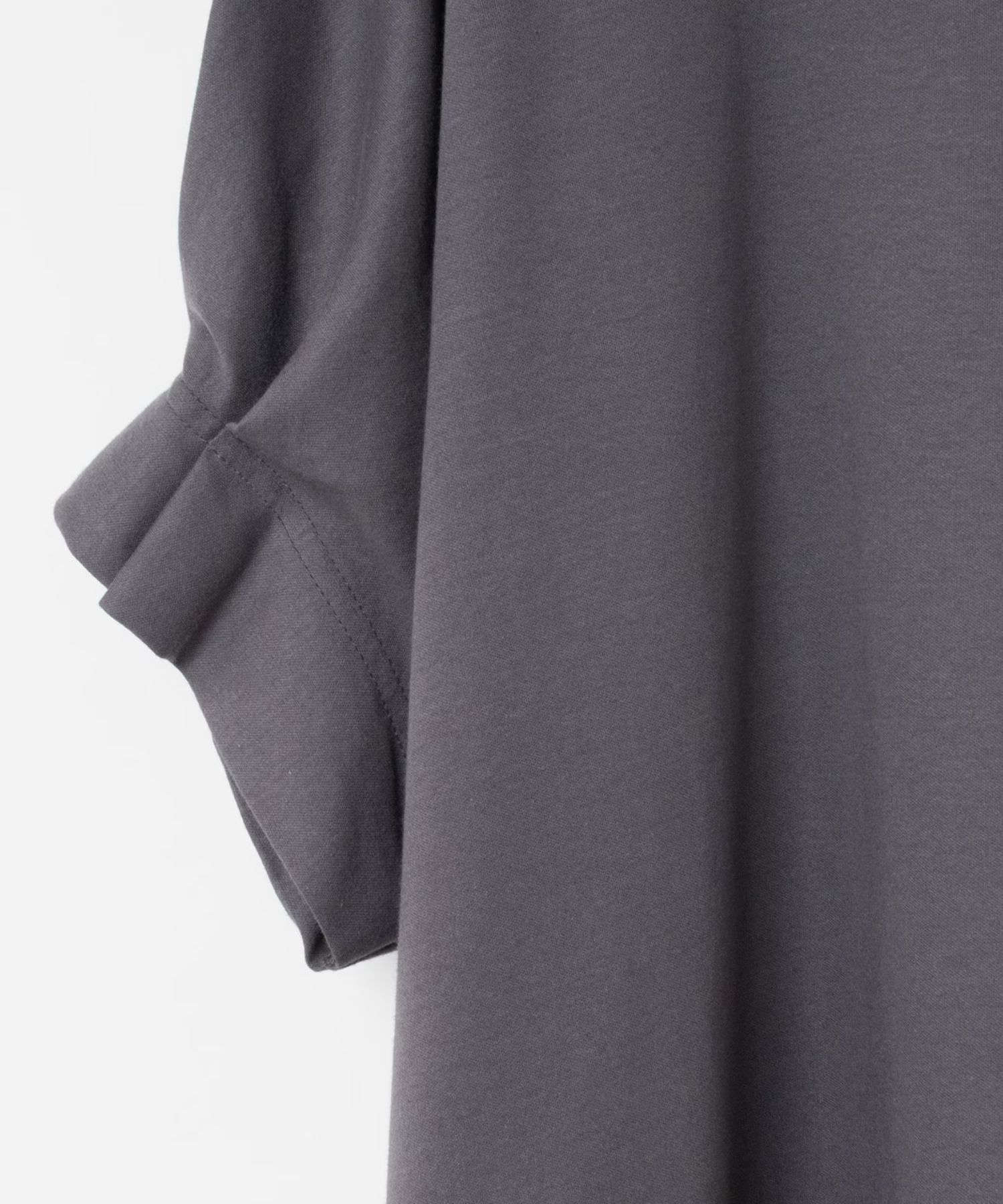 Tuck Sleeve Cut and Sew (チャコールグレー) 綿 / 袖口タック / 裾スリット / 手洗可 / MK261-13255